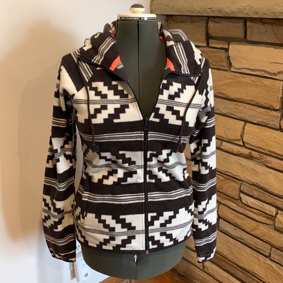 Billabong Jackets & Blazers - Billabong fleece jacket with geometric print size medium